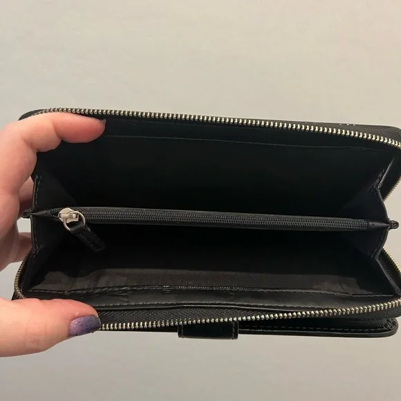 Black patent leather Coach signature shoulder duffle WITH matching wallet - Picture 6 of 7